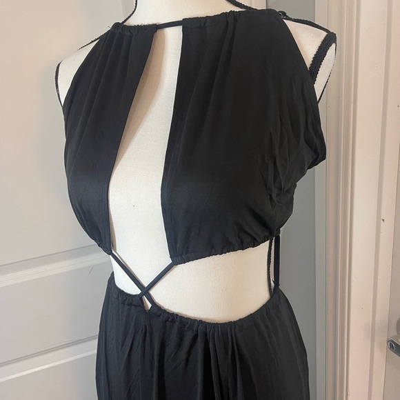 Peekaboo Maxi Dress 🌸 - Picture 8 of 9